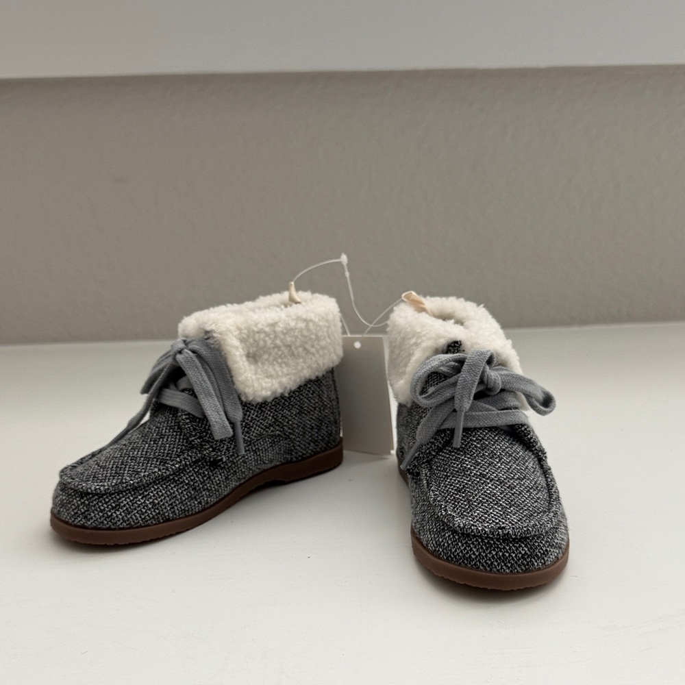 NWT GAP Kids Toddler Grey Moccasin Boots - Size 7 7T $45